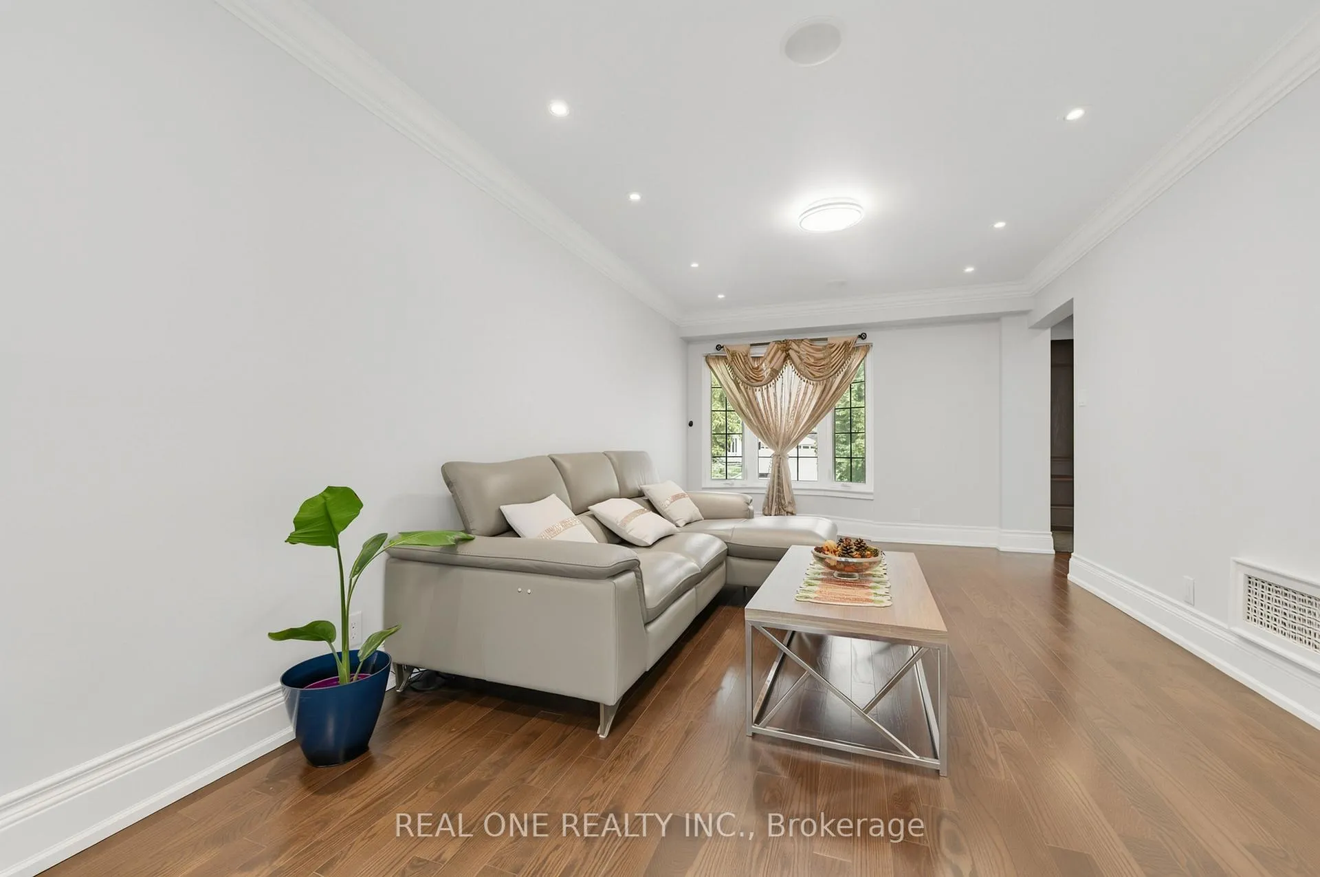 Photo 10 of 67 Eleanor Circle, Richmond Hill, South Richvale — HOMEH