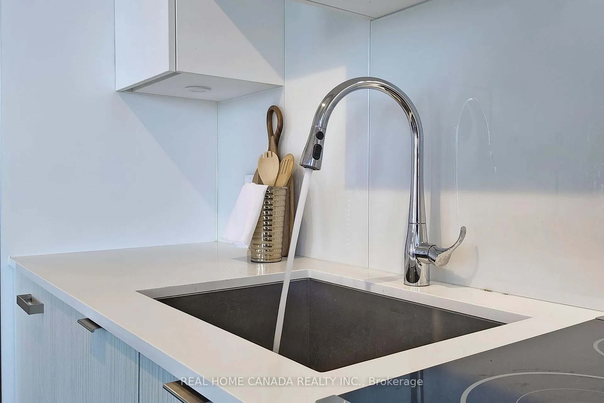 Photo 6 of Unit 2213, 195 Redpath Avenue, Toronto, Mount Pleasant West — HOMEH