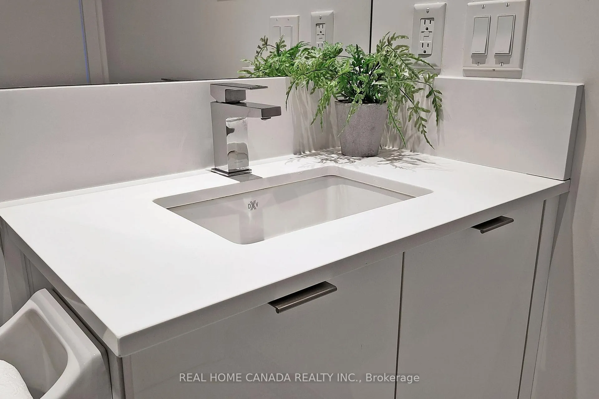 Photo 8 of Unit 2213, 195 Redpath Avenue, Toronto, Mount Pleasant West — HOMEH