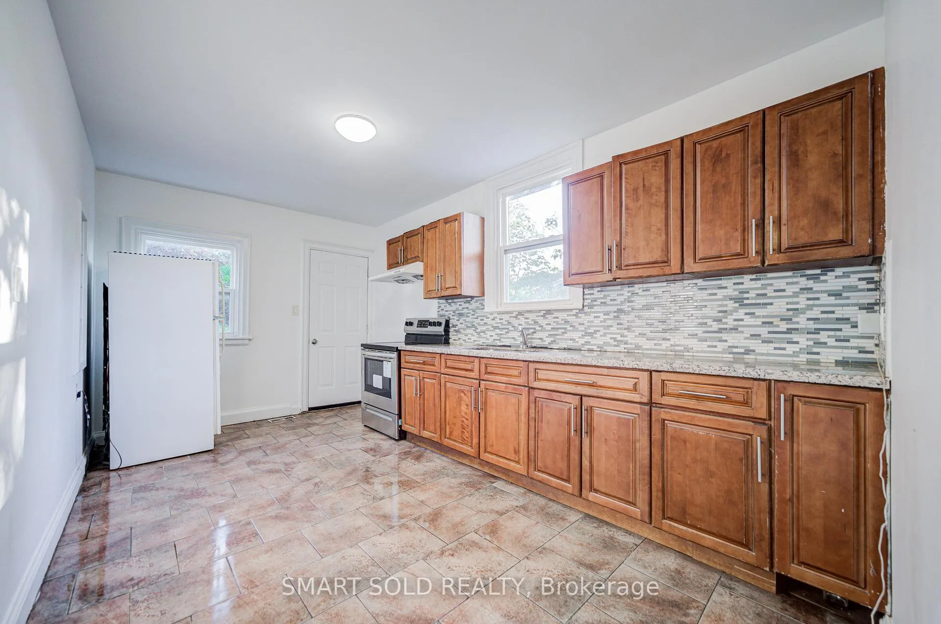 Photo 4 of 77 Fennell Avenue, Hamilton, Southam — HOMEH