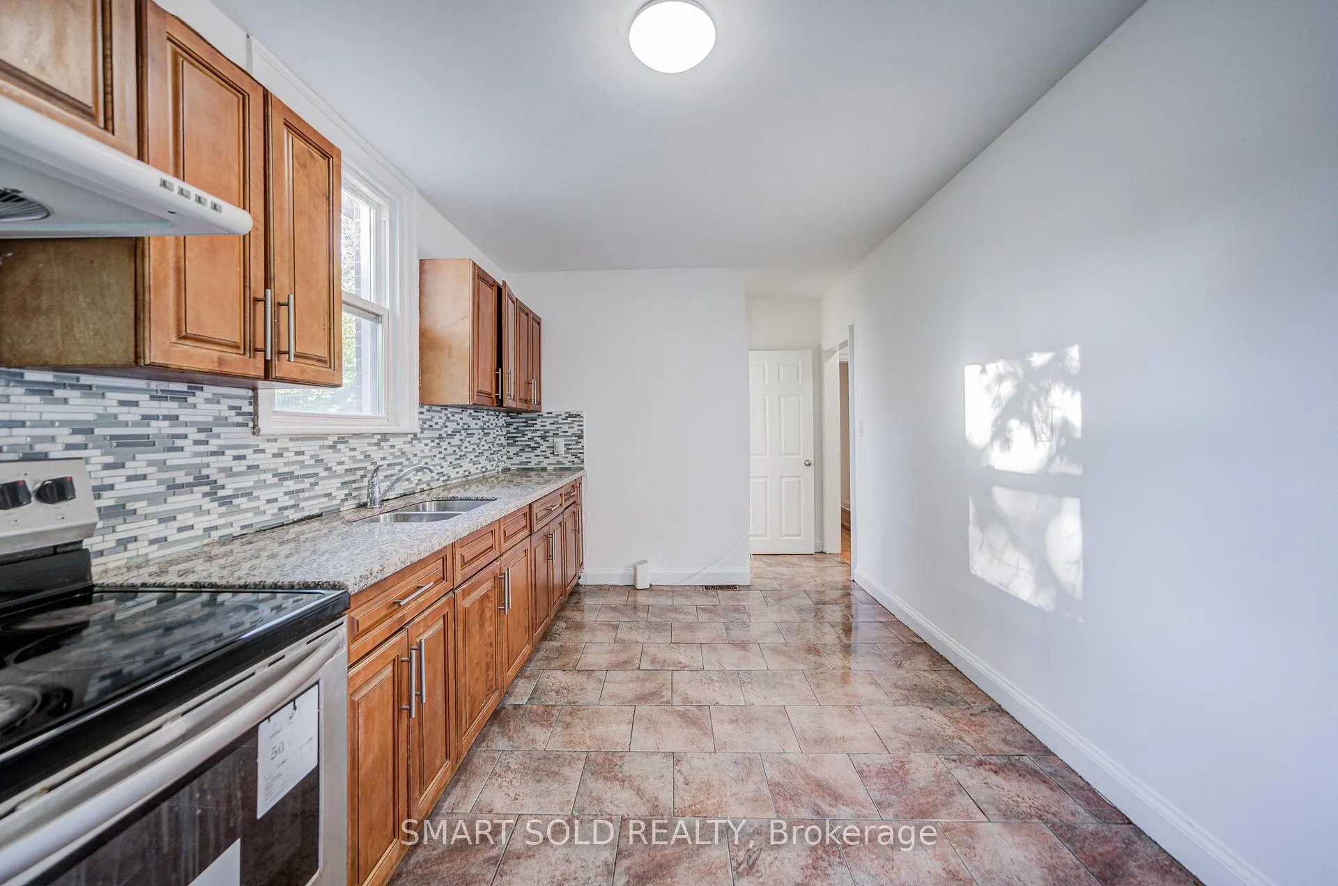 Photo 5 of 77 Fennell Avenue, Hamilton, Southam — HOMEH