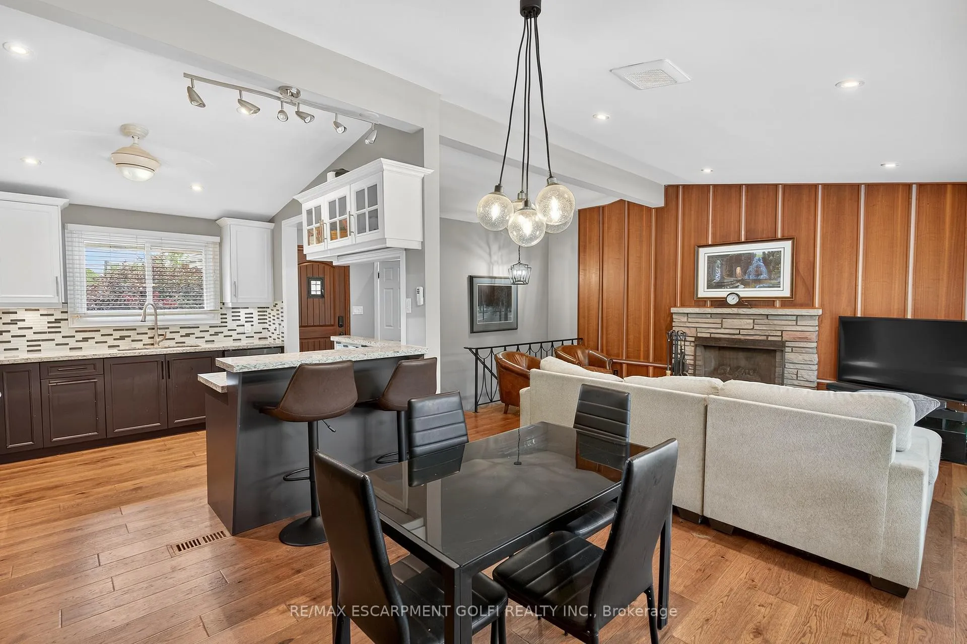Photo 9 of 90 Mountain Avenue, Hamilton, Stoney Creek — HOMEH