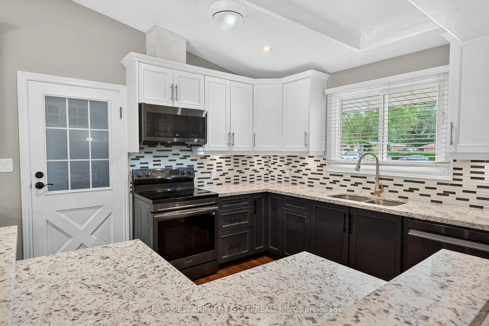 Photo 12 of 90 Mountain Avenue, Hamilton, Stoney Creek — HOMEH