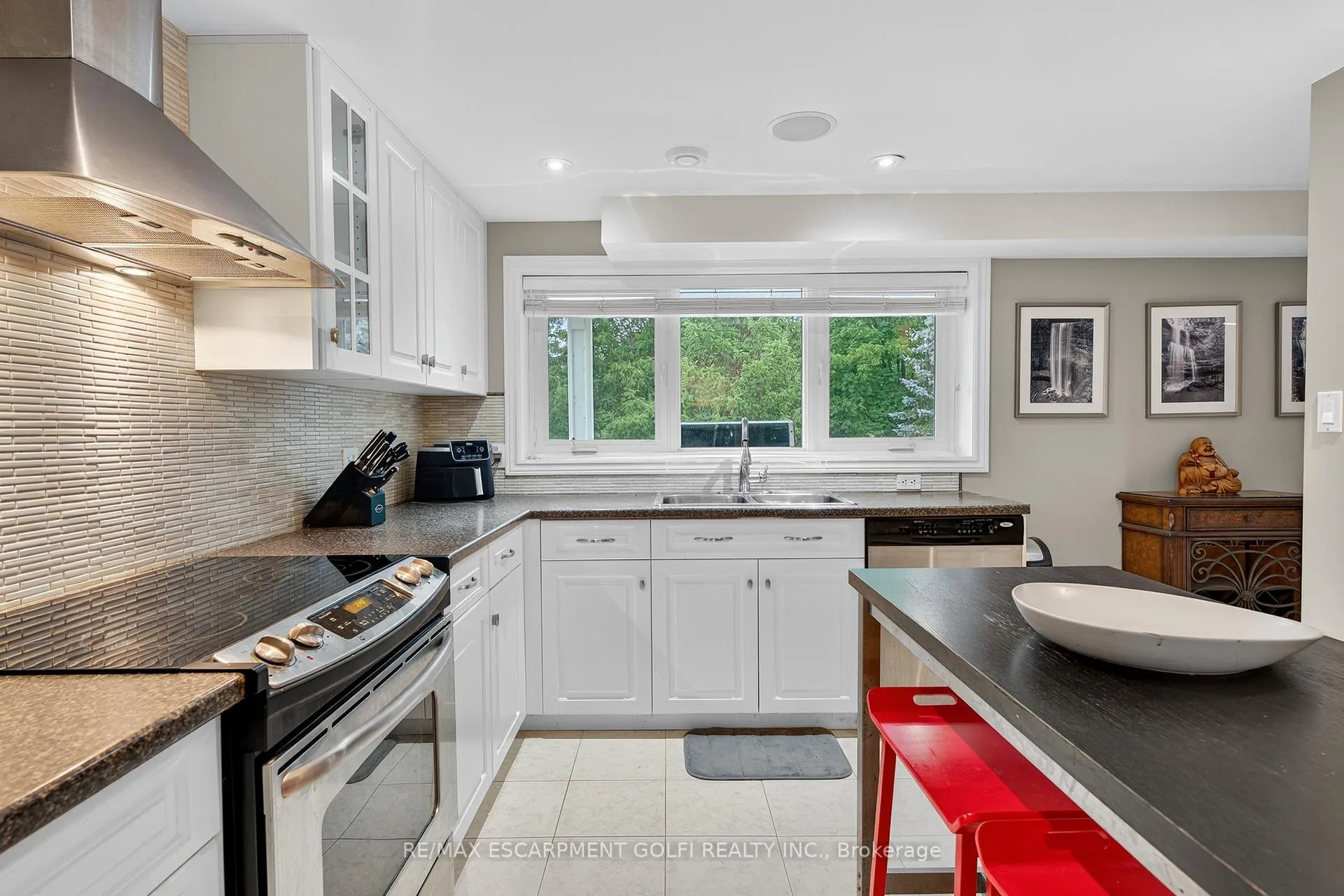 Photo 32 of 90 Mountain Avenue, Hamilton, Stoney Creek — HOMEH