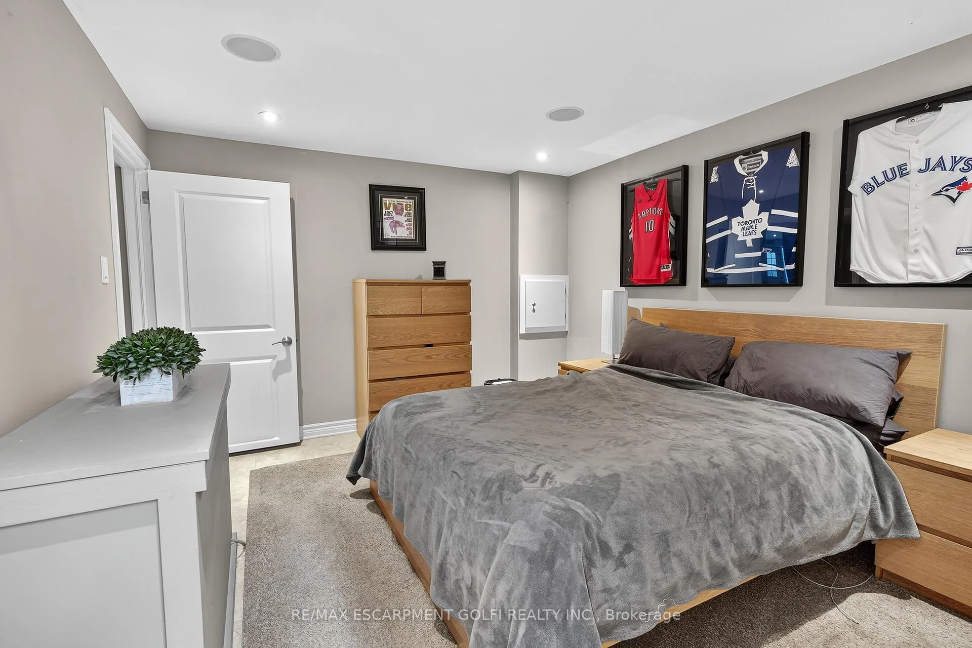 Photo 34 of 90 Mountain Avenue, Hamilton, Stoney Creek — HOMEH