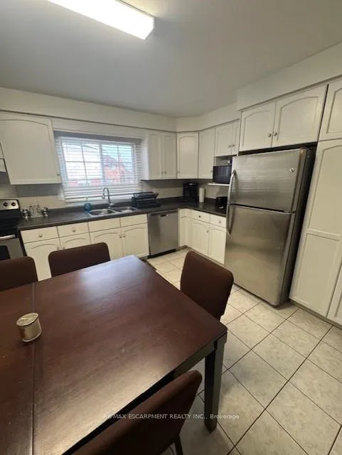Photo 16 of 92 Blenheim Drive, Hamilton, Stoney Creek — HOMEH