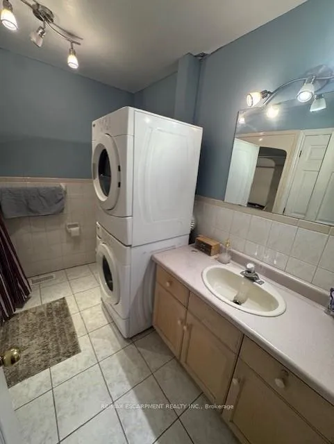 Photo 17 of 92 Blenheim Drive, Hamilton, Stoney Creek — HOMEH