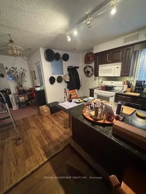 Photo 23 of 92 Blenheim Drive, Hamilton, Stoney Creek — HOMEH