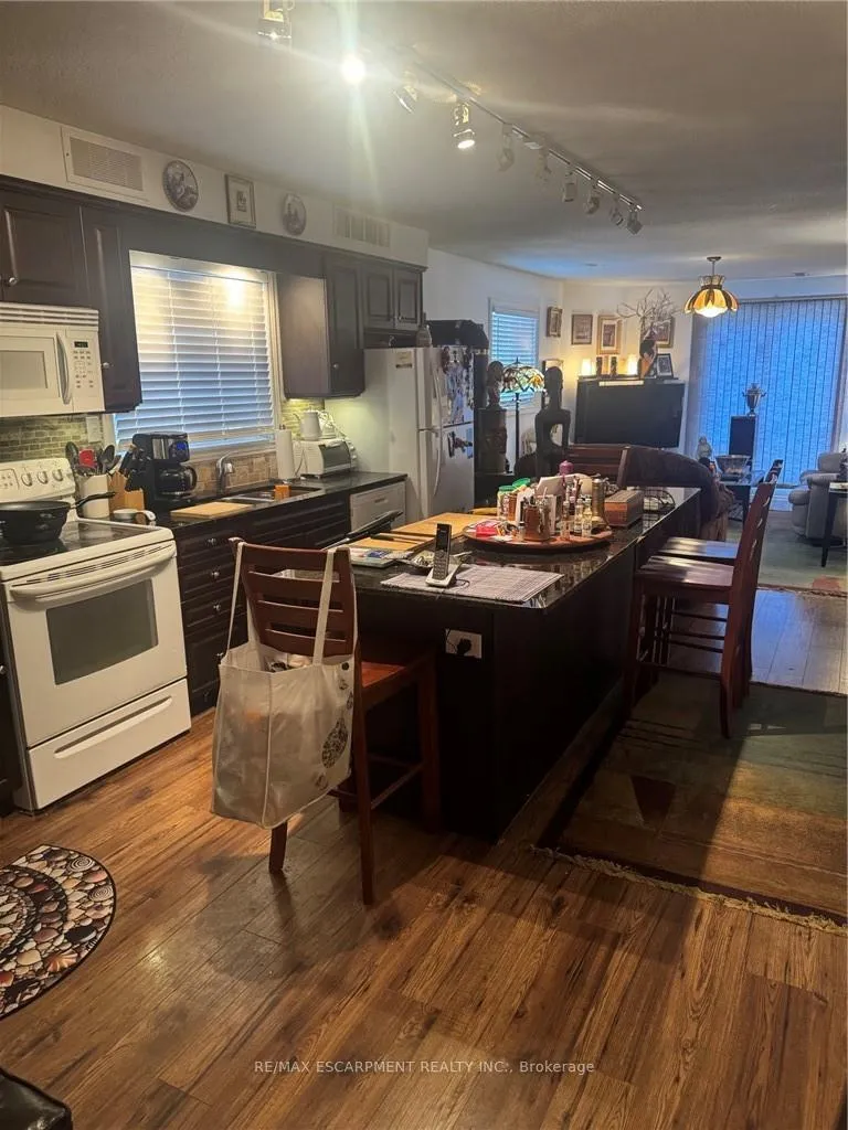 Photo 27 of 92 Blenheim Drive, Hamilton, Stoney Creek — HOMEH