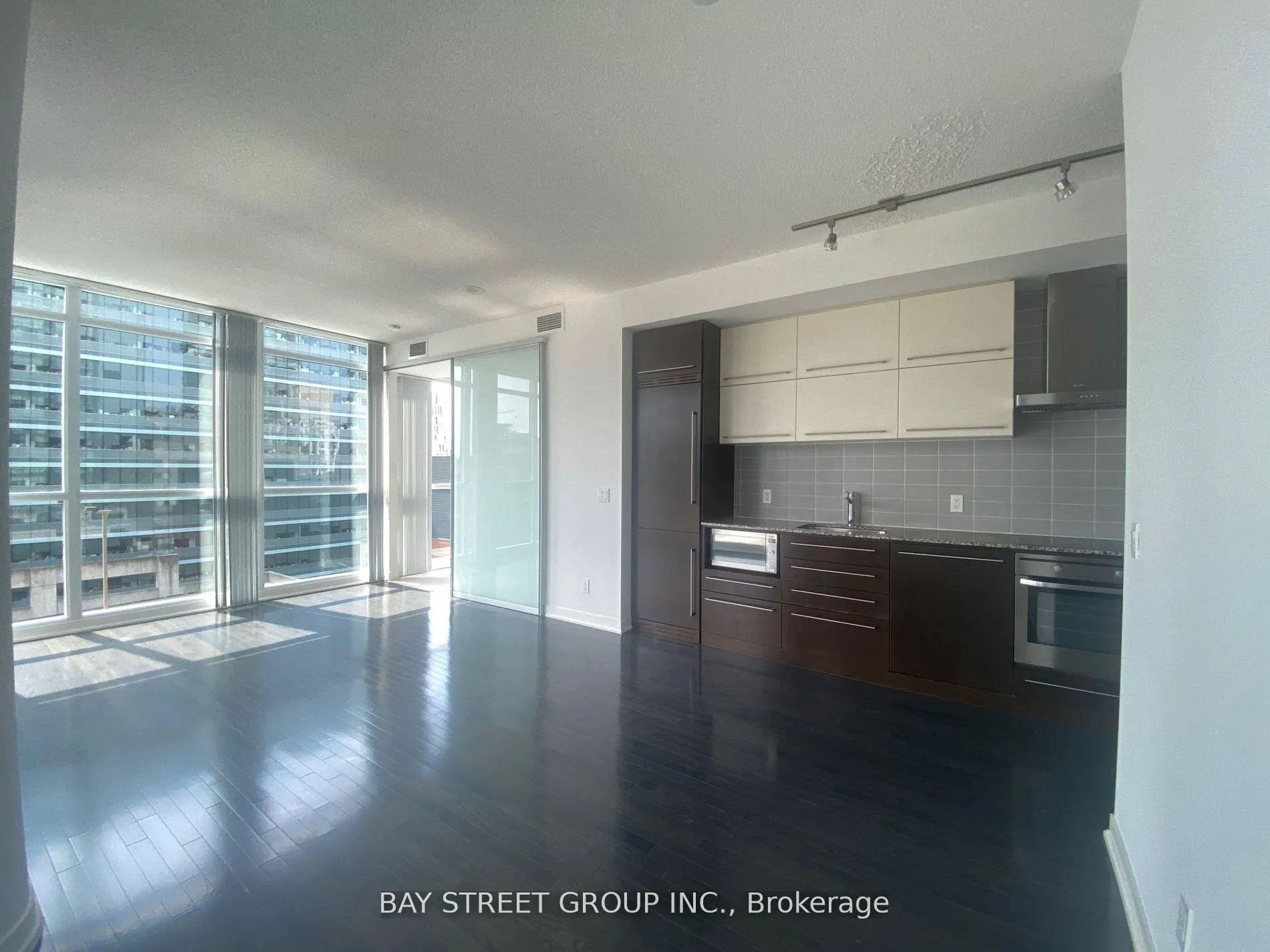 Photo 4 of Unit 1010, 770 Bay Street, Toronto, Bay Street Corridor — HOMEH