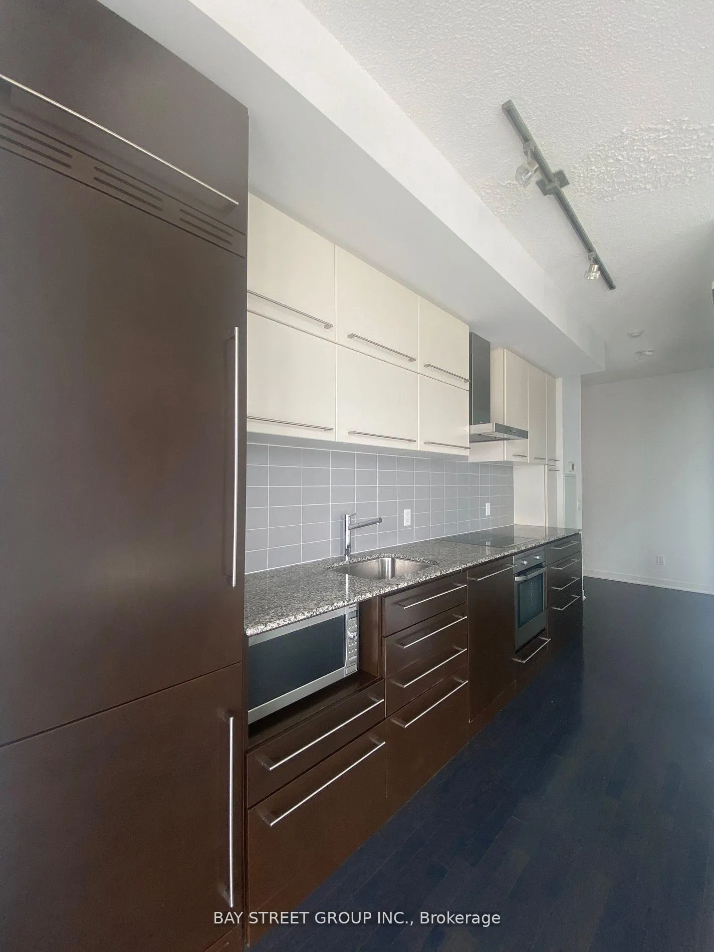 Photo 5 of Unit 1010, 770 Bay Street, Toronto, Bay Street Corridor — HOMEH