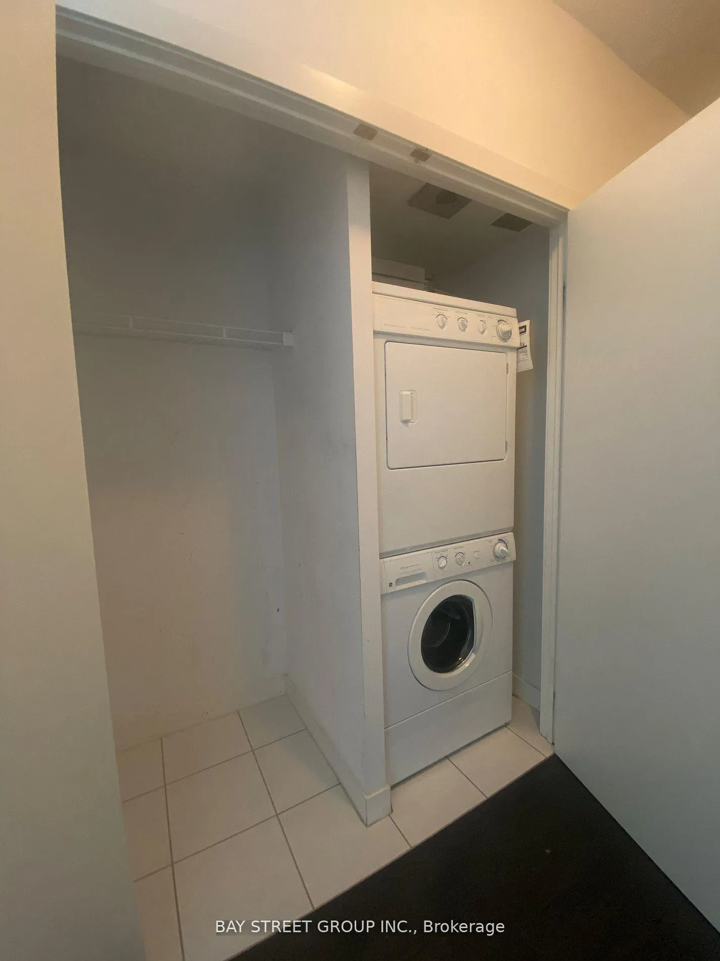 Photo 6 of Unit 1010, 770 Bay Street, Toronto, Bay Street Corridor — HOMEH