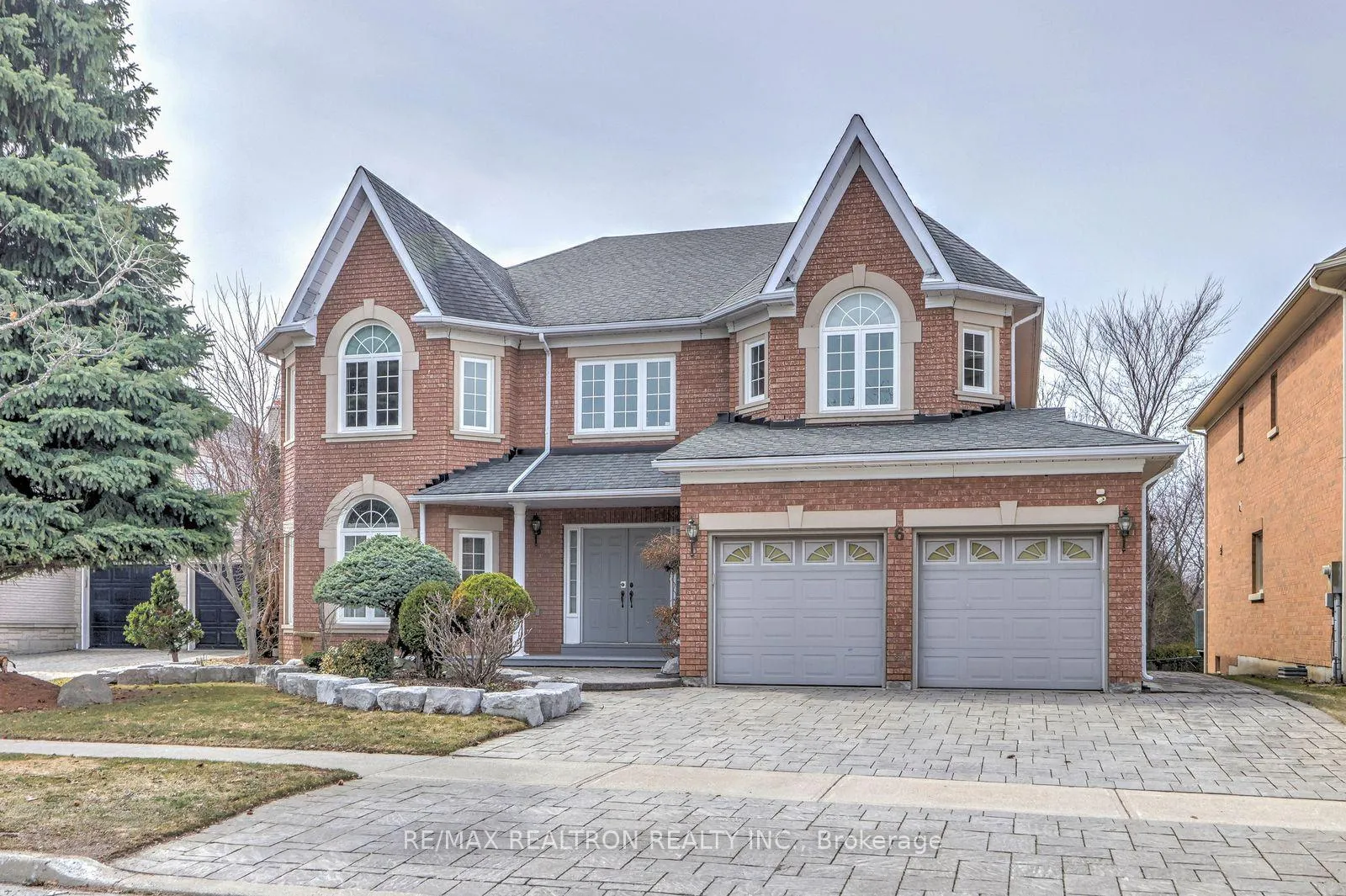 Photo 2 of 6 White Oak Crescent, Richmond Hill, Langstaff — HOMEH
