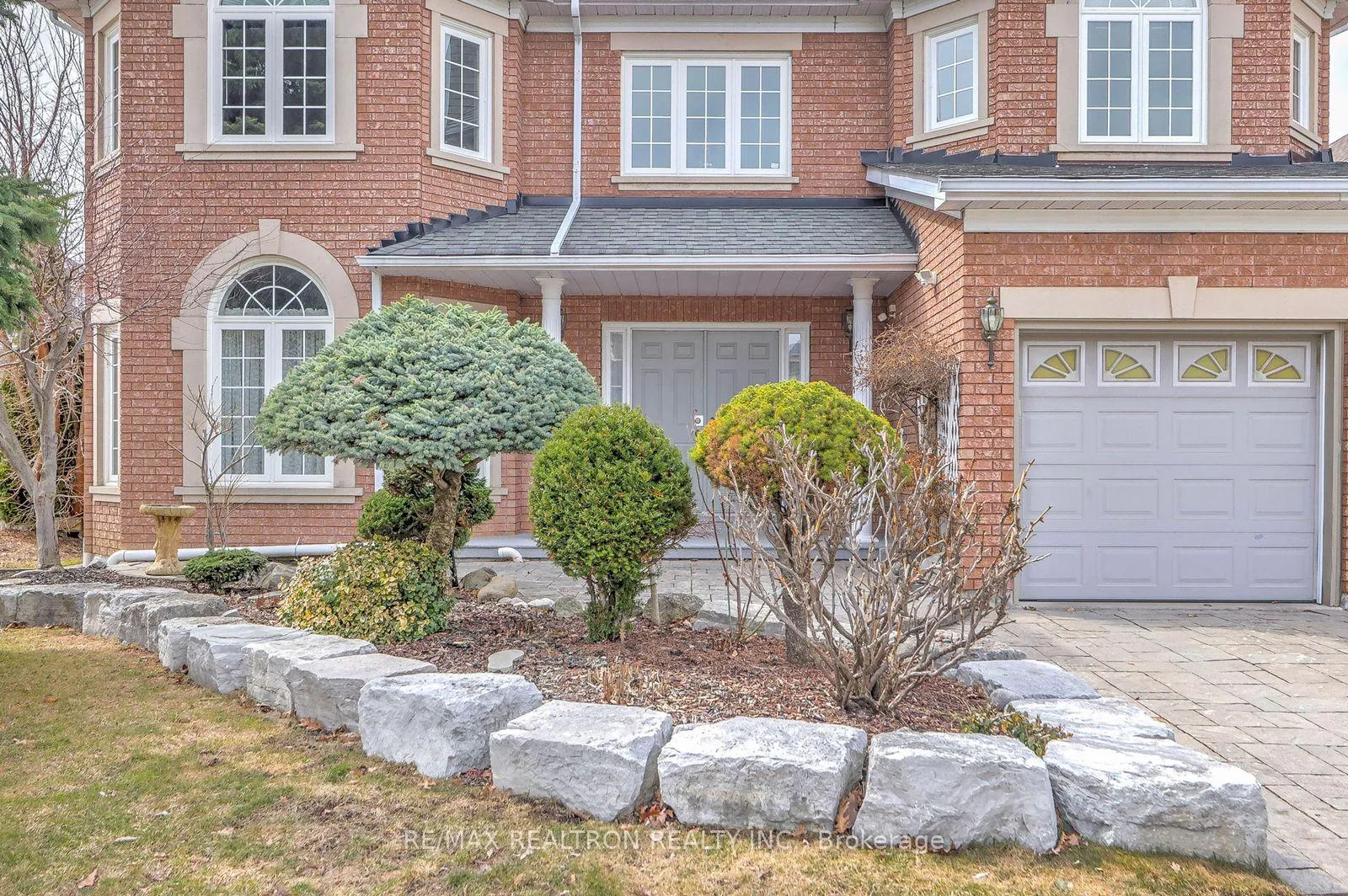 Photo 3 of 6 White Oak Crescent, Richmond Hill, Langstaff — HOMEH