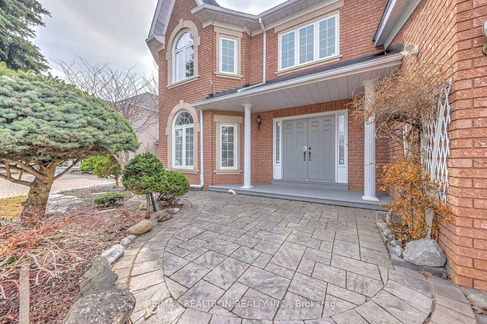 Photo 4 of 6 White Oak Crescent, Richmond Hill, Langstaff — HOMEH
