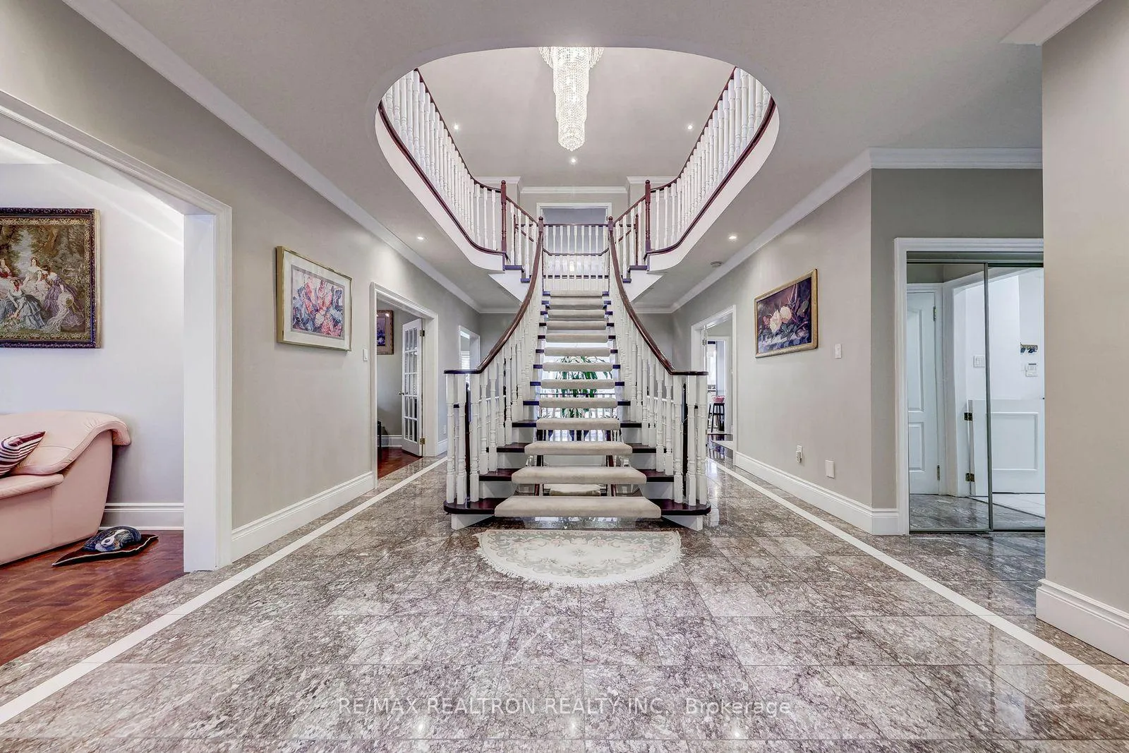 Photo 7 of 6 White Oak Crescent, Richmond Hill, Langstaff — HOMEH