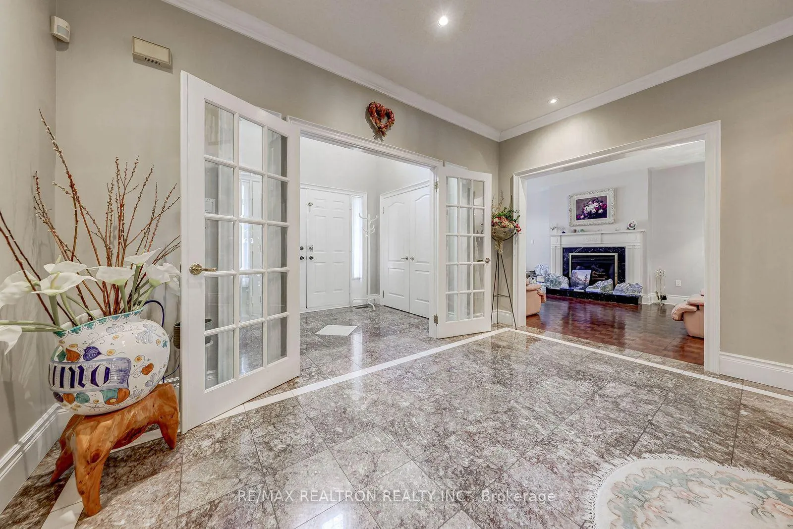 Photo 10 of 6 White Oak Crescent, Richmond Hill, Langstaff — HOMEH
