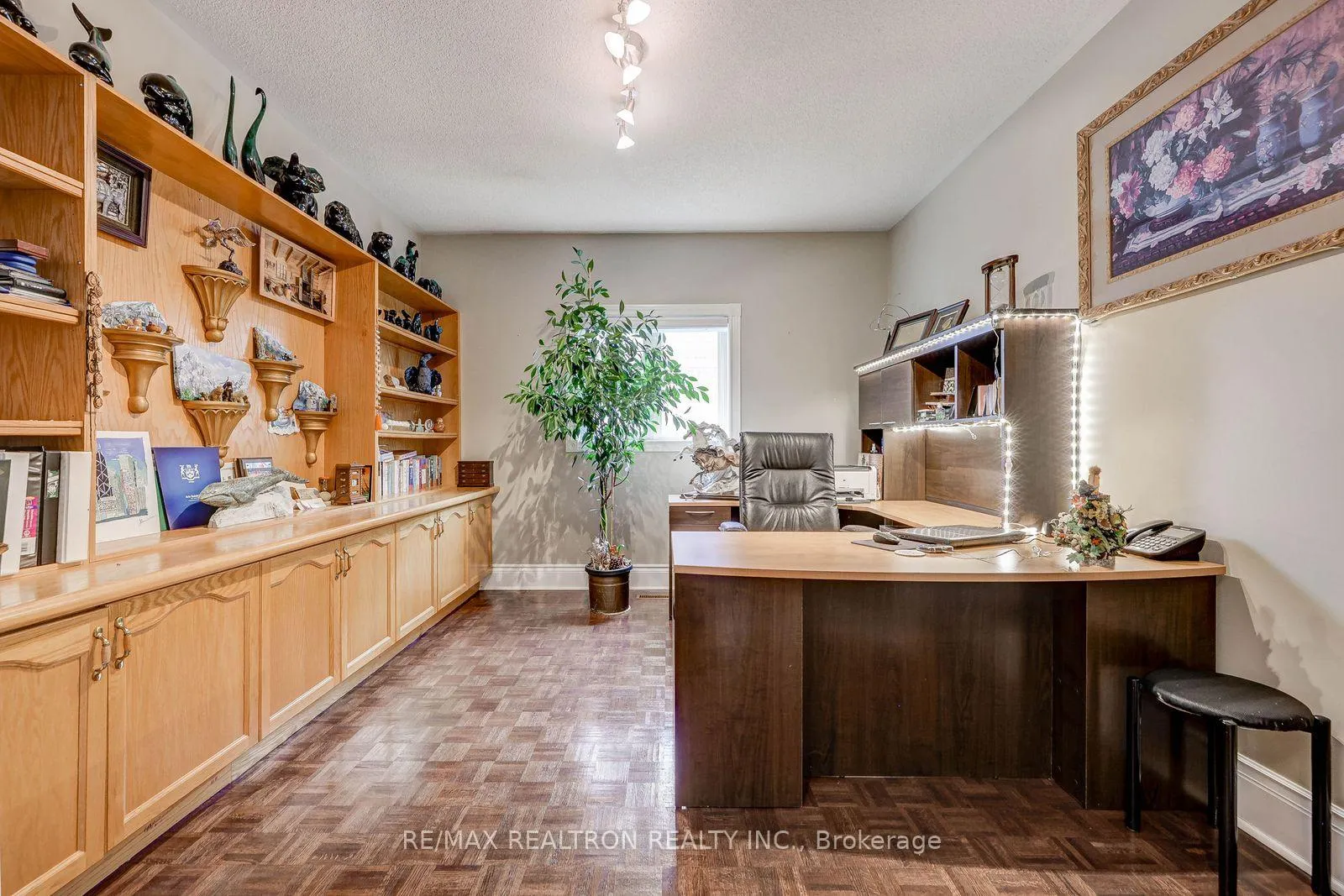 Photo 13 of 6 White Oak Crescent, Richmond Hill, Langstaff — HOMEH