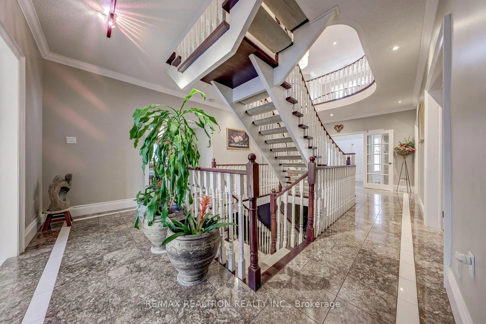 Photo 14 of 6 White Oak Crescent, Richmond Hill, Langstaff — HOMEH