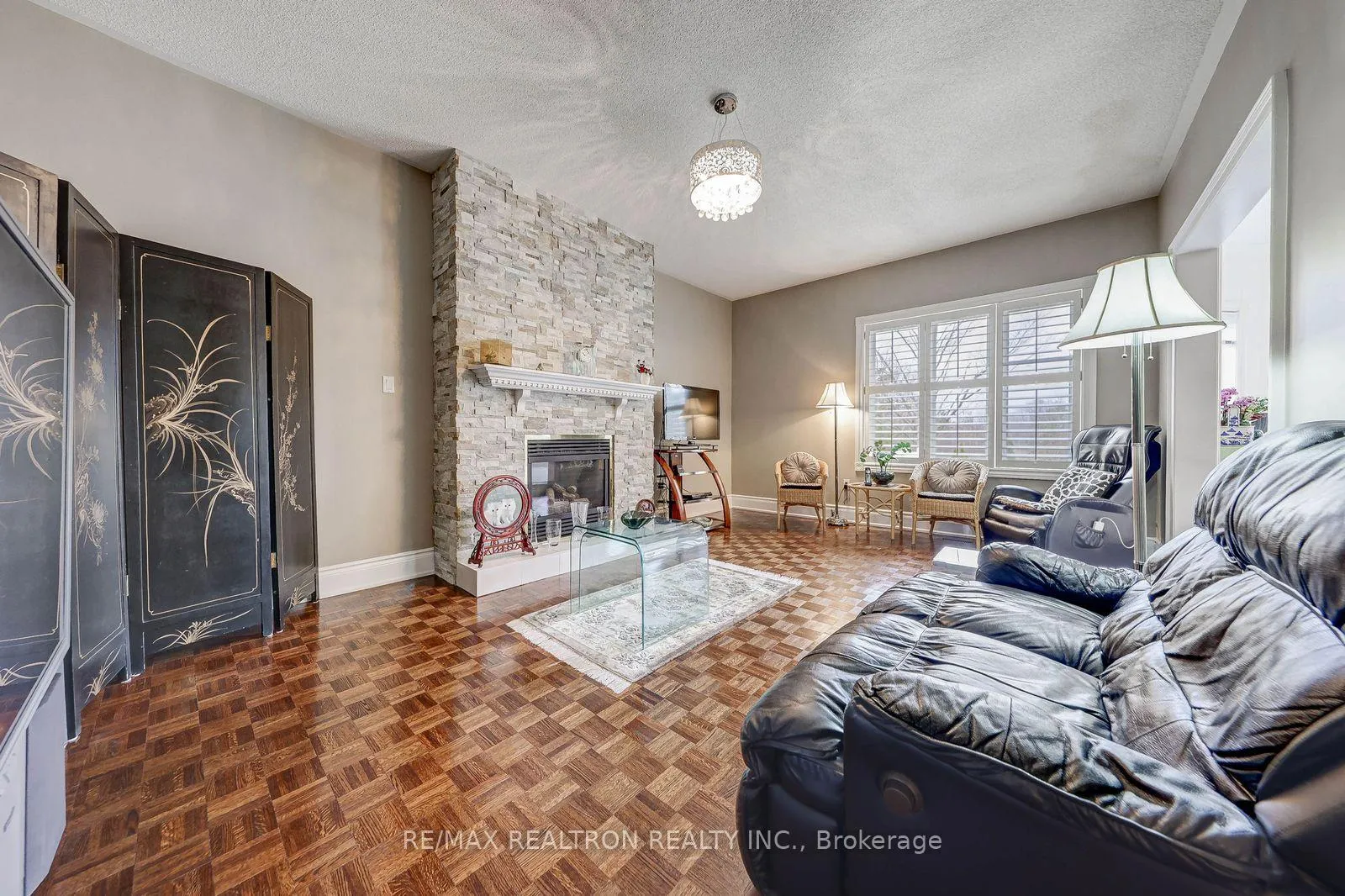 Photo 15 of 6 White Oak Crescent, Richmond Hill, Langstaff — HOMEH