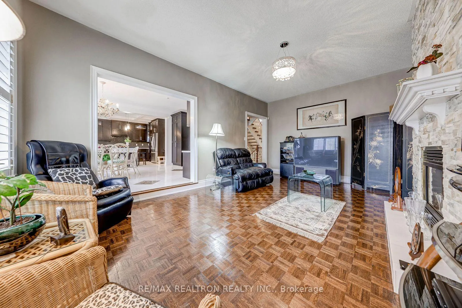 Photo 16 of 6 White Oak Crescent, Richmond Hill, Langstaff — HOMEH