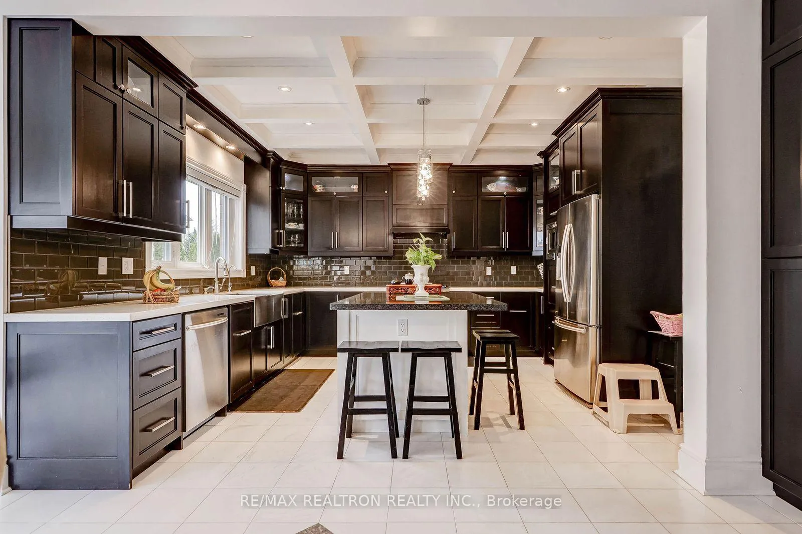 Photo 19 of 6 White Oak Crescent, Richmond Hill, Langstaff — HOMEH