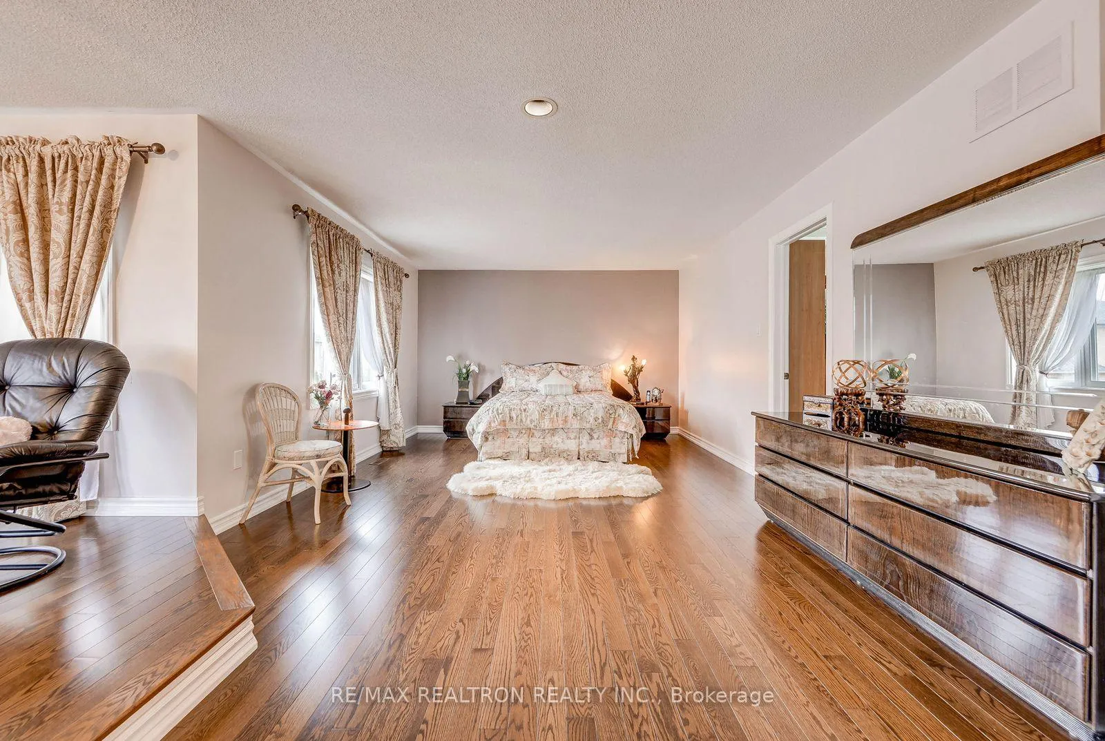 Photo 26 of 6 White Oak Crescent, Richmond Hill, Langstaff — HOMEH