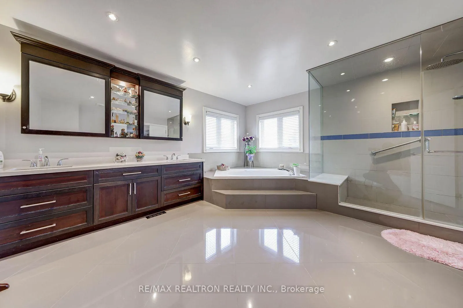 Photo 27 of 6 White Oak Crescent, Richmond Hill, Langstaff — HOMEH