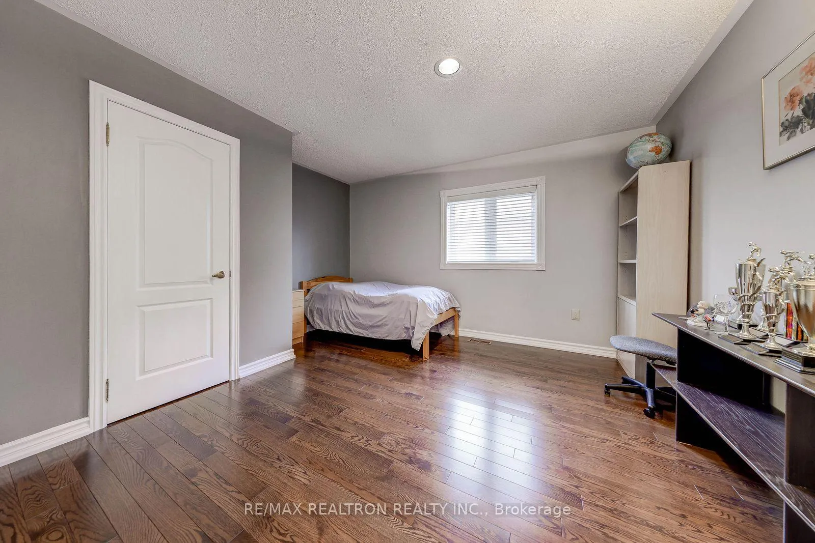 Photo 30 of 6 White Oak Crescent, Richmond Hill, Langstaff — HOMEH