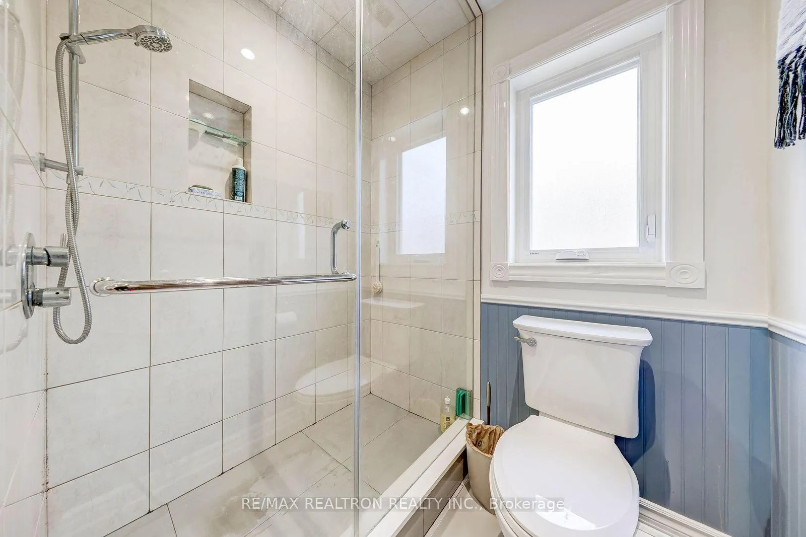 Photo 31 of 6 White Oak Crescent, Richmond Hill, Langstaff — HOMEH