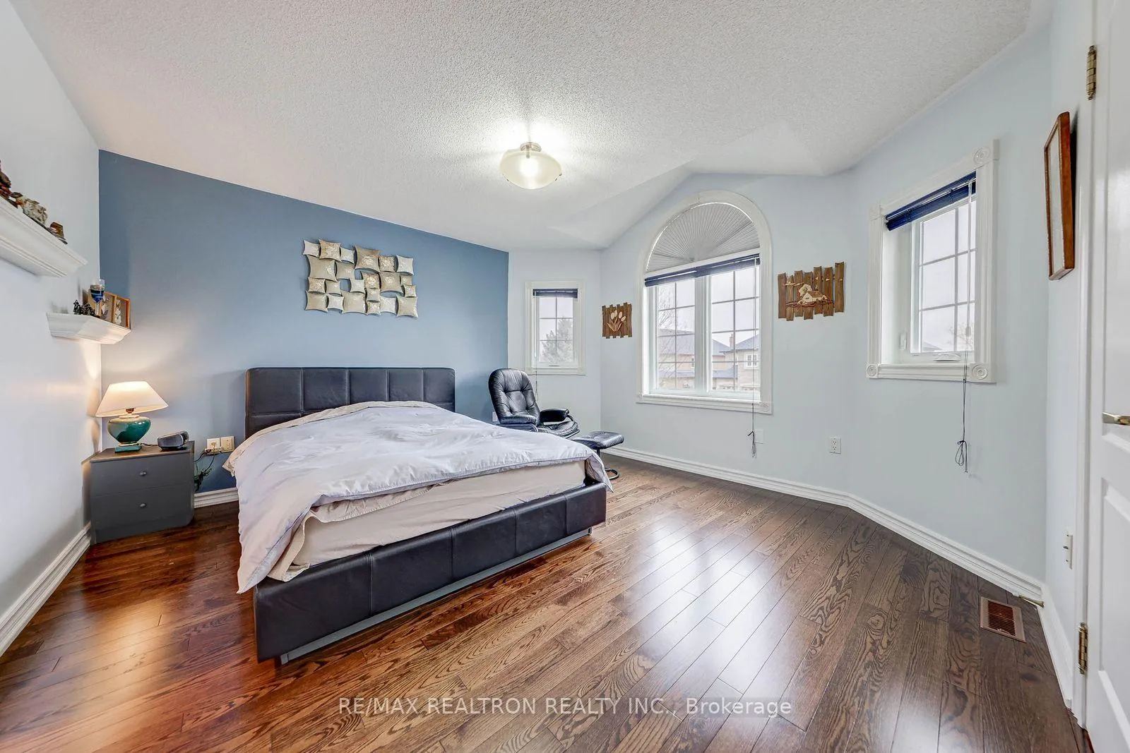 Photo 32 of 6 White Oak Crescent, Richmond Hill, Langstaff — HOMEH