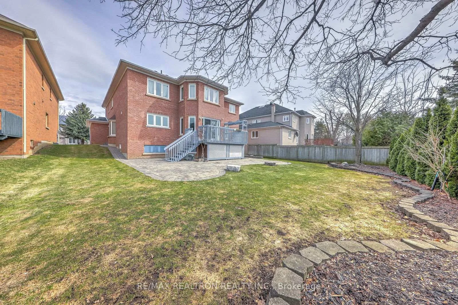 Photo 39 of 6 White Oak Crescent, Richmond Hill, Langstaff — HOMEH