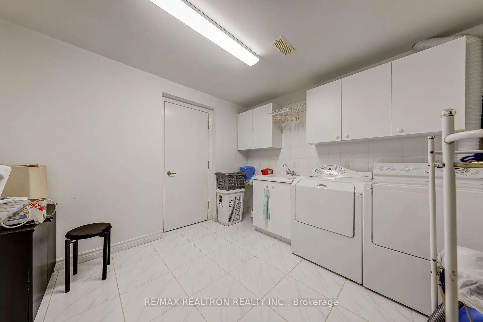 Photo 47 of 6 White Oak Crescent, Richmond Hill, Langstaff — HOMEH