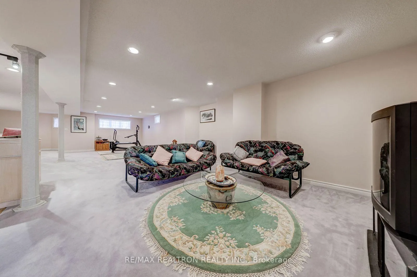 Photo 48 of 6 White Oak Crescent, Richmond Hill, Langstaff — HOMEH