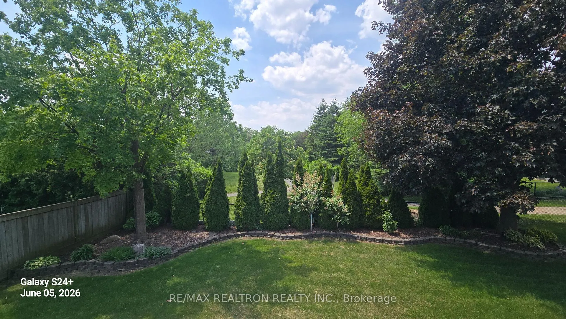Photo 1 of 6 White Oak Crescent, Richmond Hill, Langstaff — HOMEH
