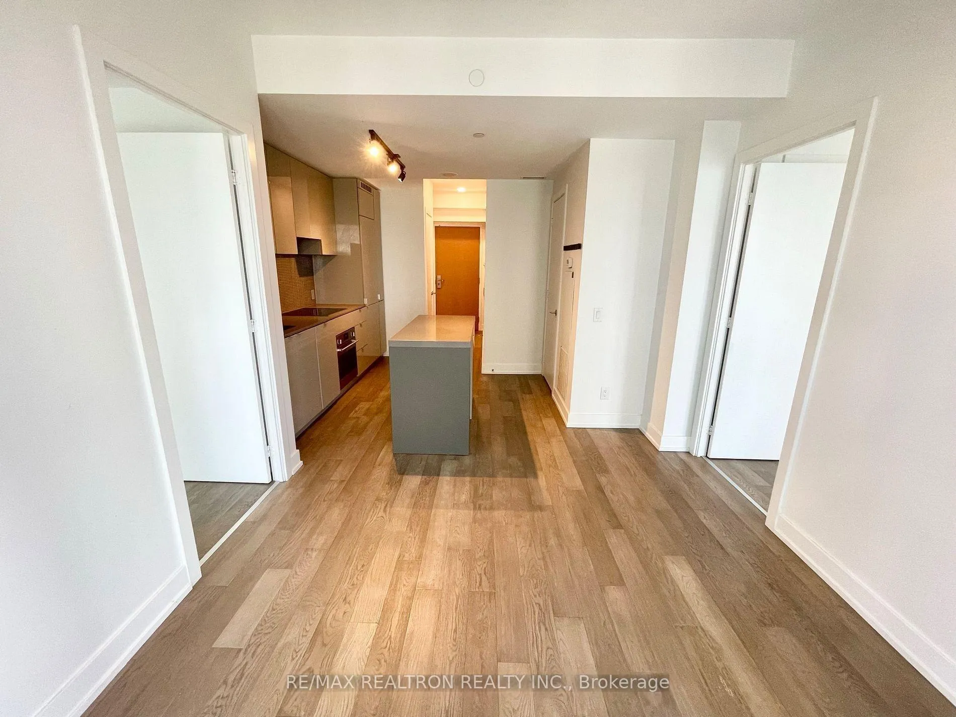 Photo 8 of Unit 2601, 7 Grenville Street, Toronto, Bay Street Corridor — HOMEH