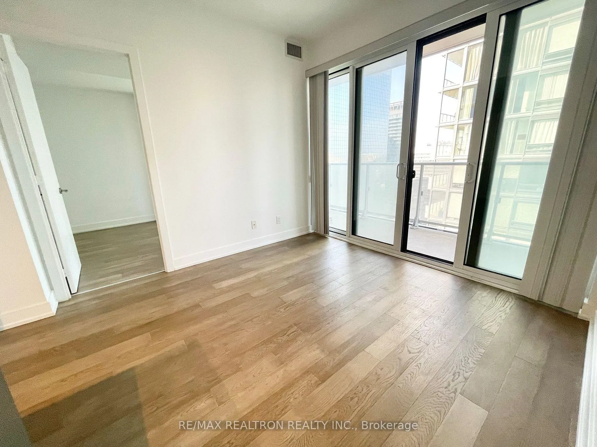 Photo 12 of Unit 2601, 7 Grenville Street, Toronto, Bay Street Corridor — HOMEH