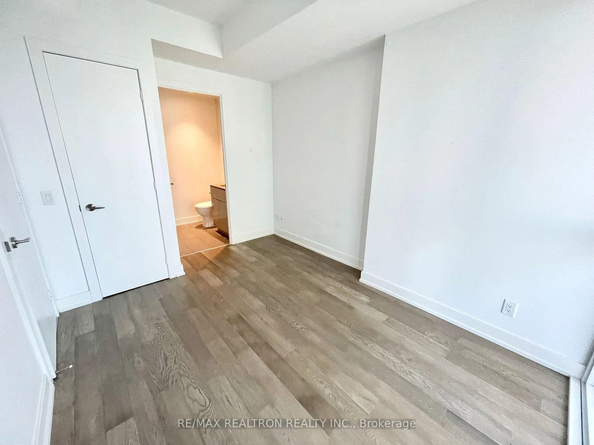 Photo 13 of Unit 2601, 7 Grenville Street, Toronto, Bay Street Corridor — HOMEH