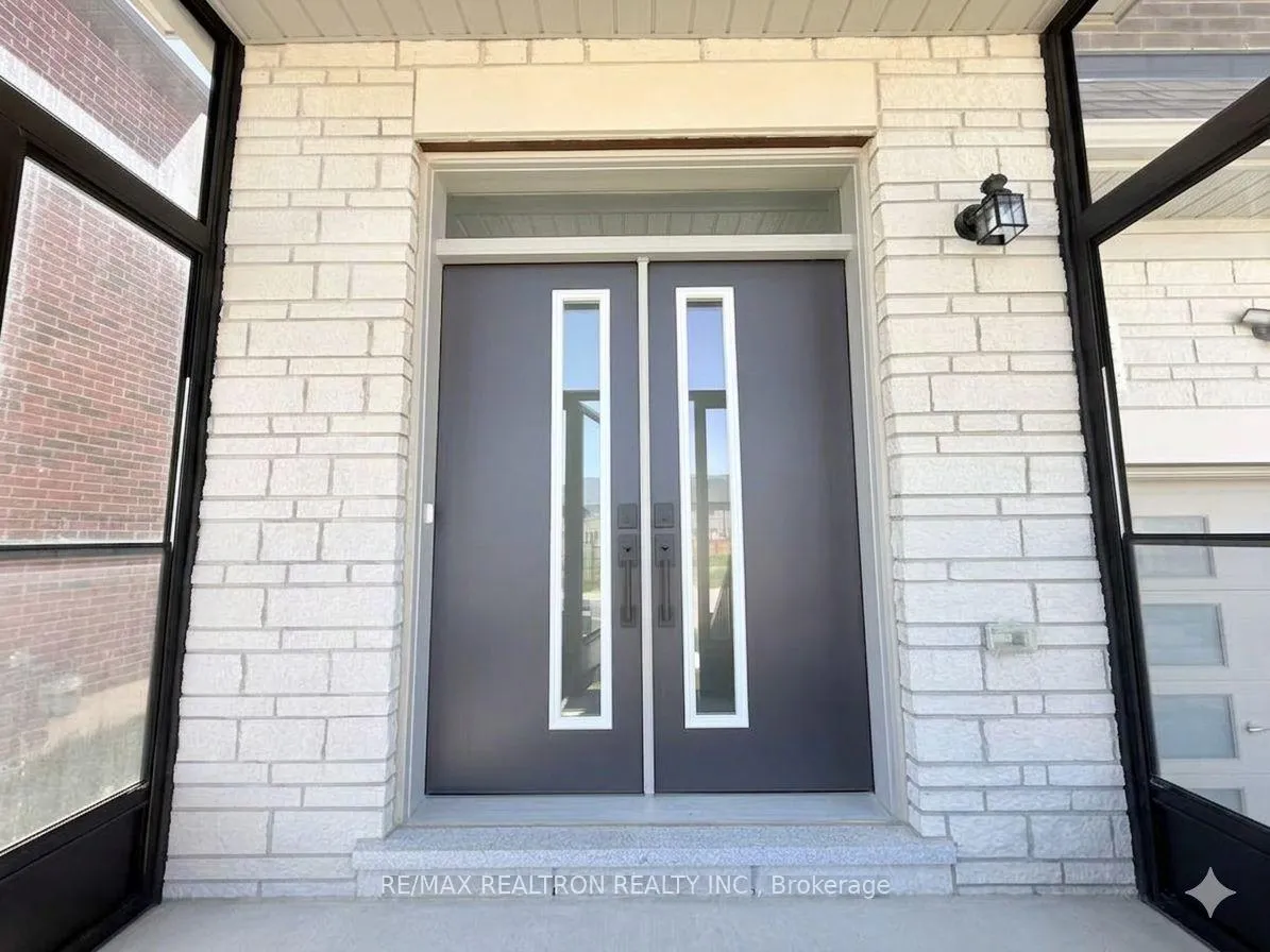 Photo 3 of 119 Schmeltzer Crescent, Richmond Hill, Rural Richmond Hill — HOMEH