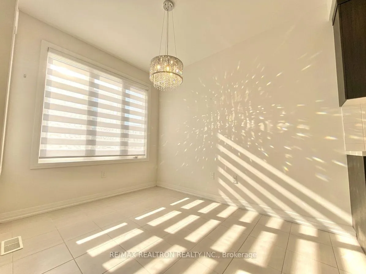 Photo 7 of 119 Schmeltzer Crescent, Richmond Hill, Rural Richmond Hill — HOMEH