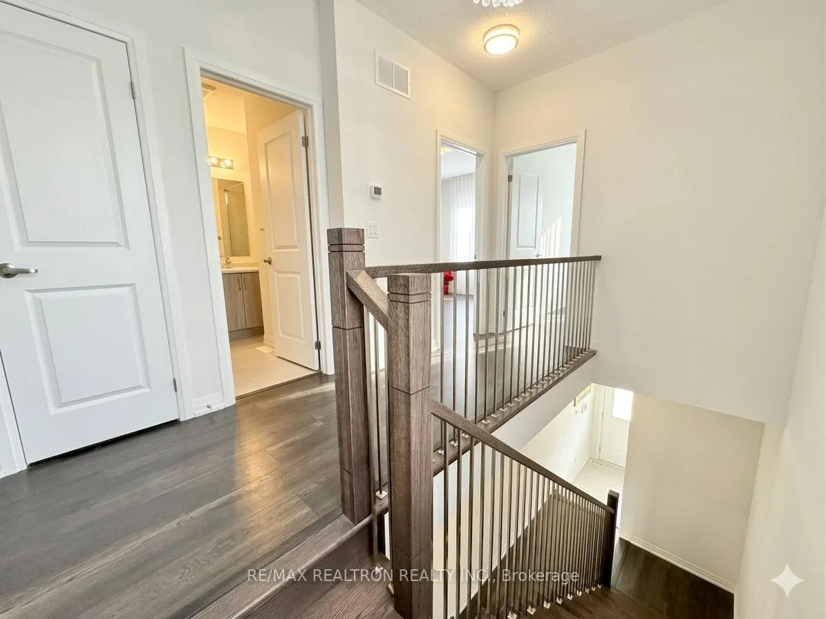 Photo 8 of 119 Schmeltzer Crescent, Richmond Hill, Rural Richmond Hill — HOMEH
