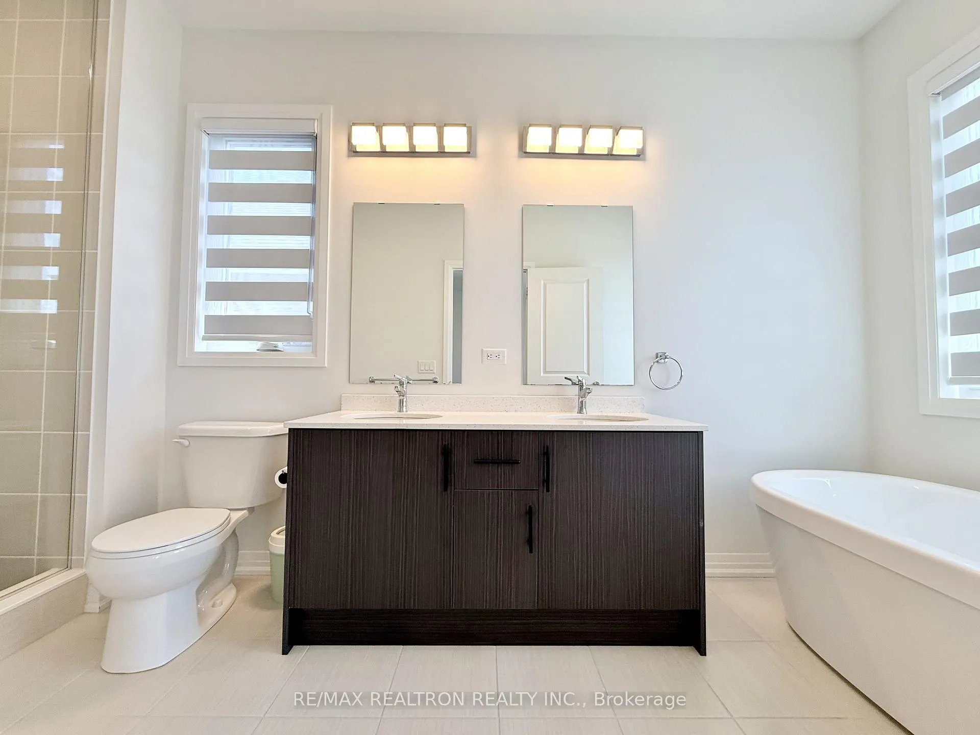 Photo 10 of 119 Schmeltzer Crescent, Richmond Hill, Rural Richmond Hill — HOMEH