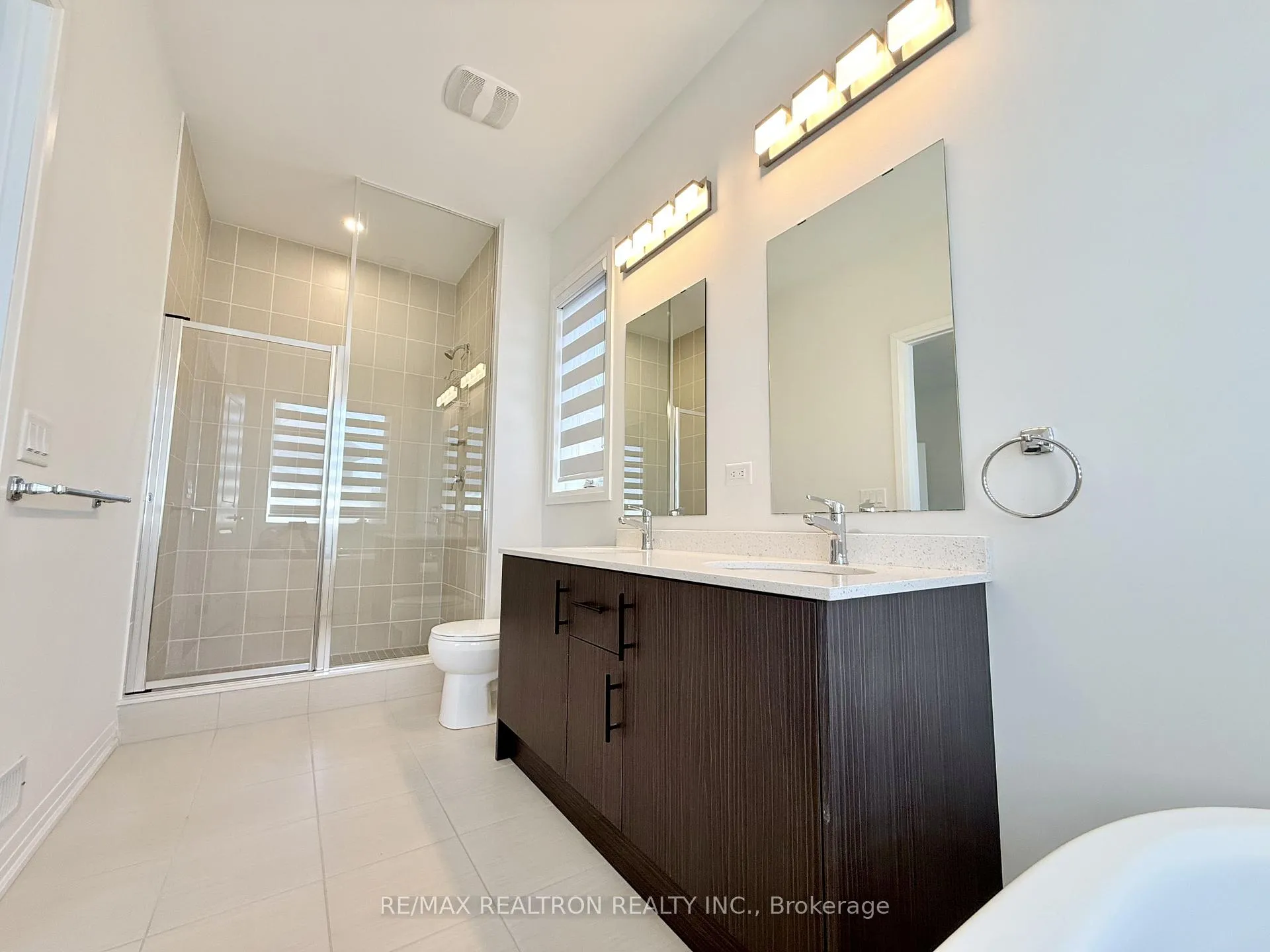 Photo 11 of 119 Schmeltzer Crescent, Richmond Hill, Rural Richmond Hill — HOMEH