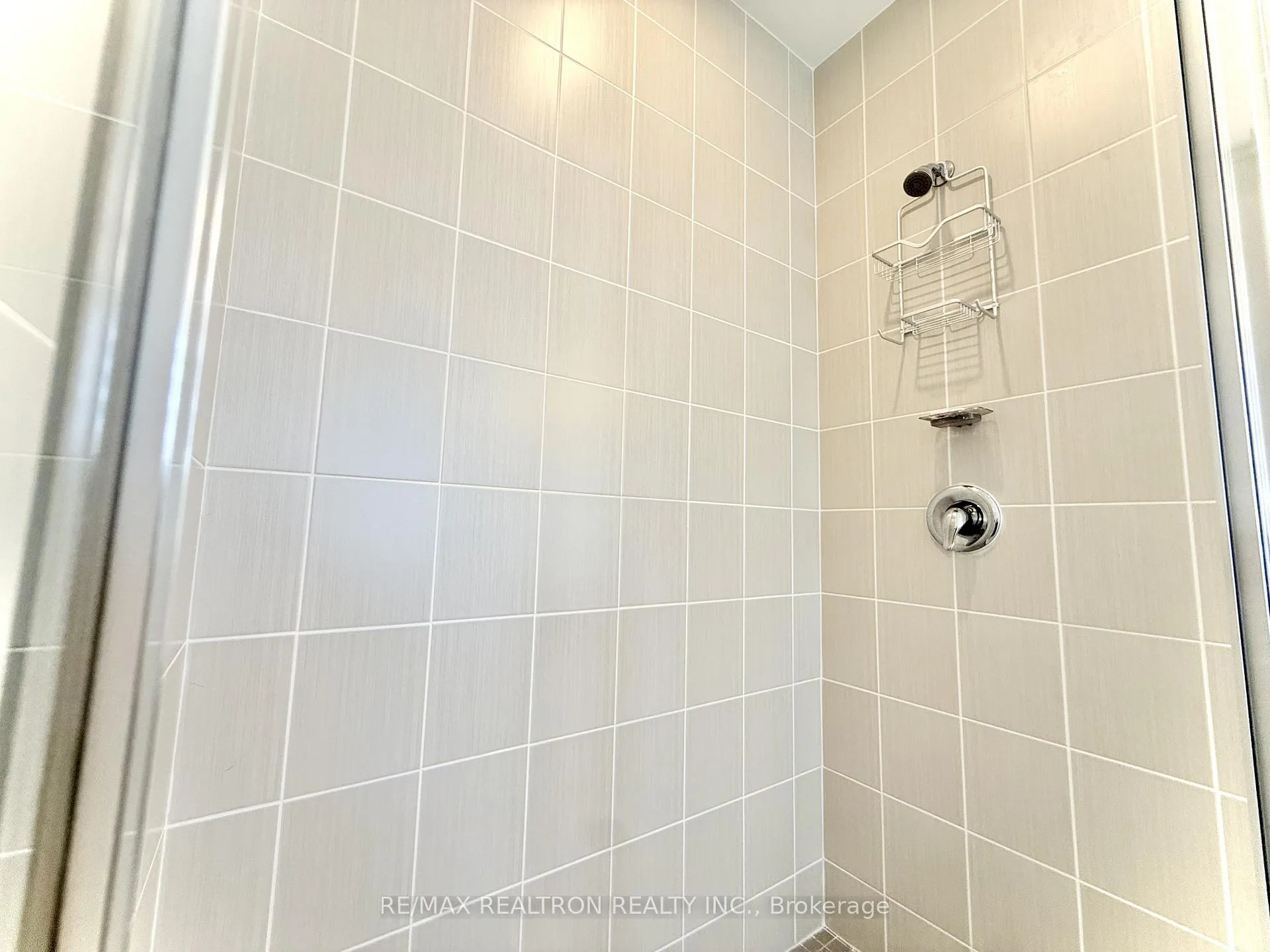Photo 13 of 119 Schmeltzer Crescent, Richmond Hill, Rural Richmond Hill — HOMEH