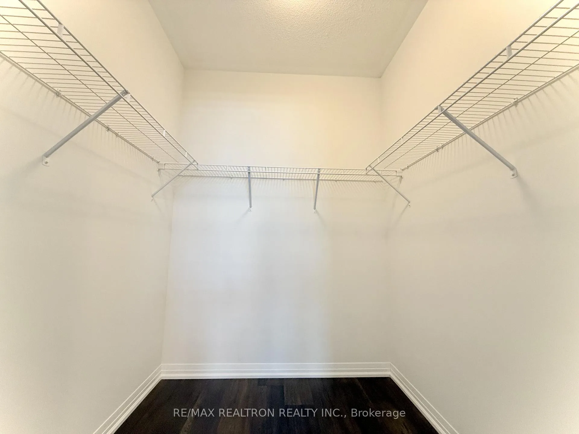 Photo 14 of 119 Schmeltzer Crescent, Richmond Hill, Rural Richmond Hill — HOMEH