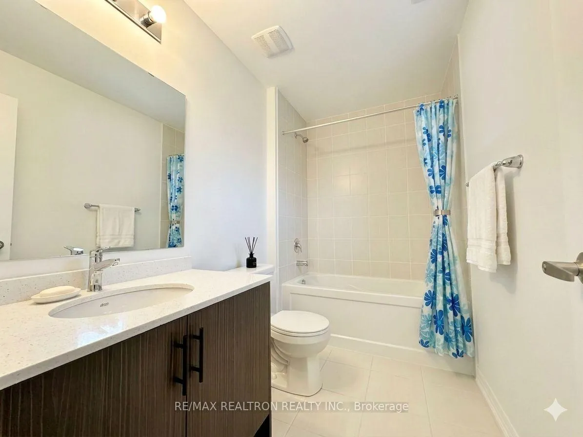 Photo 16 of 119 Schmeltzer Crescent, Richmond Hill, Rural Richmond Hill — HOMEH