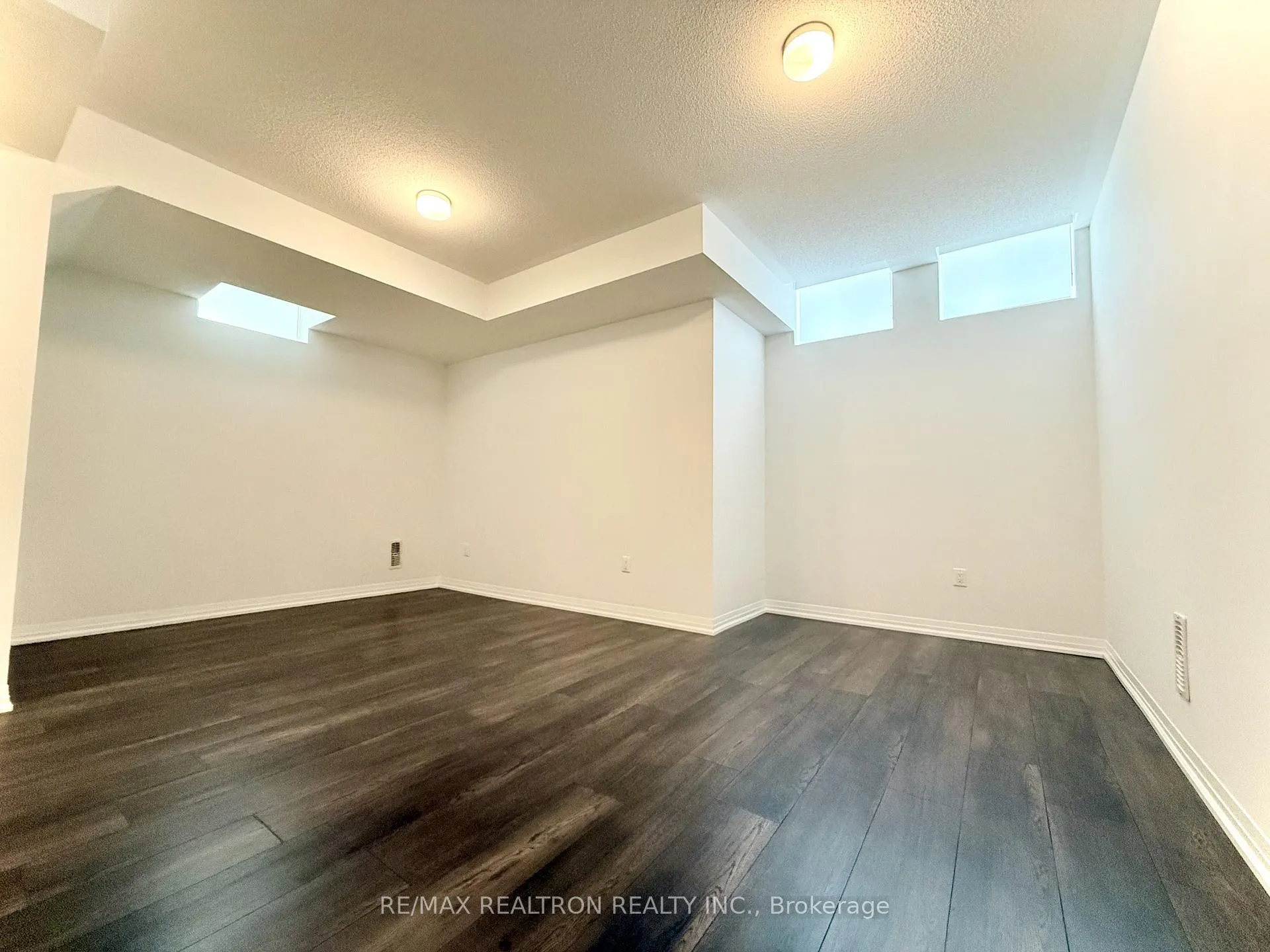 Photo 21 of 119 Schmeltzer Crescent, Richmond Hill, Rural Richmond Hill — HOMEH