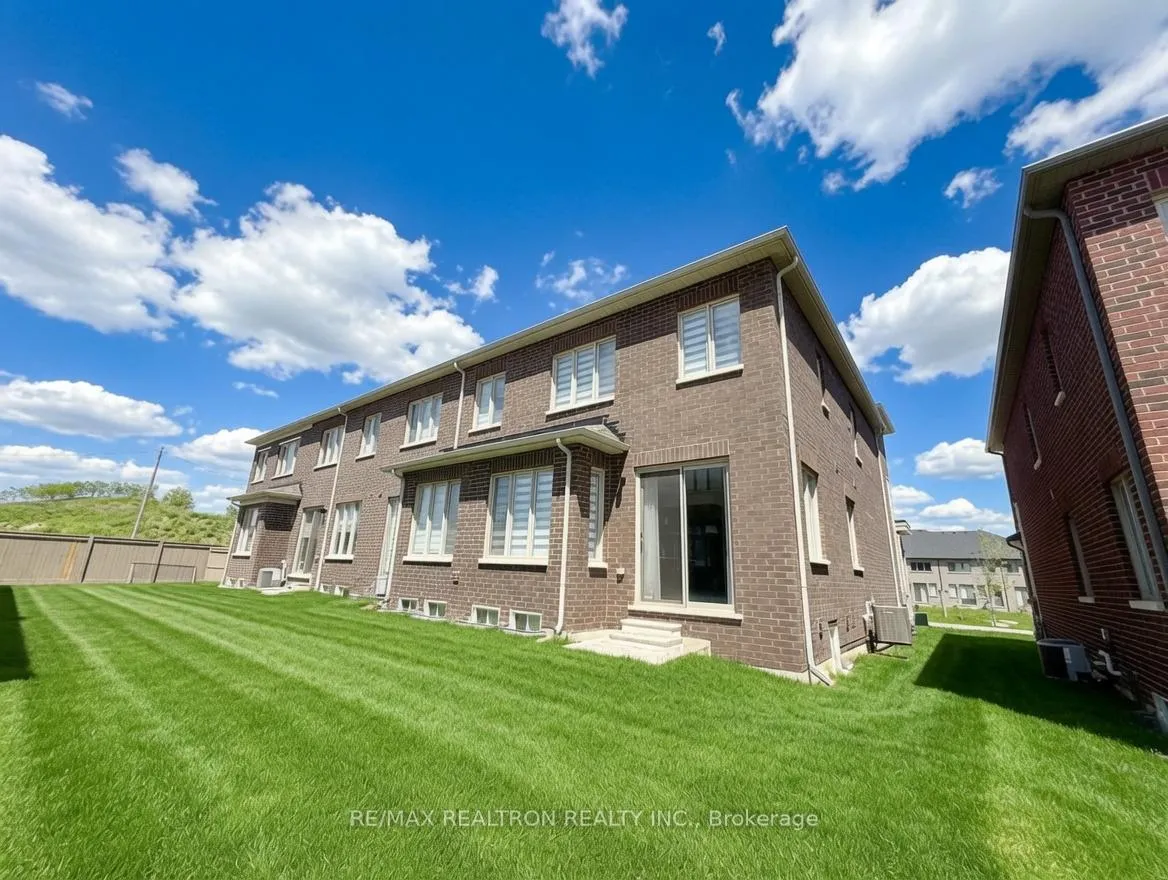 Photo 24 of 119 Schmeltzer Crescent, Richmond Hill, Rural Richmond Hill — HOMEH