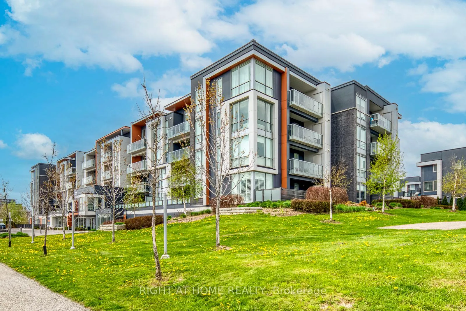 Photo 2 of Unit 215, 3028 Creekshore Common, Oakville, Falgarwood — HOMEH