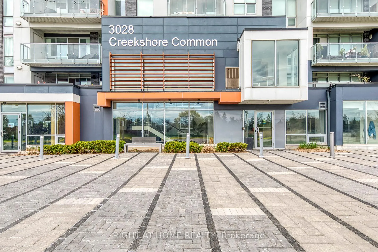 Photo 3 of Unit 215, 3028 Creekshore Common, Oakville, Falgarwood — HOMEH